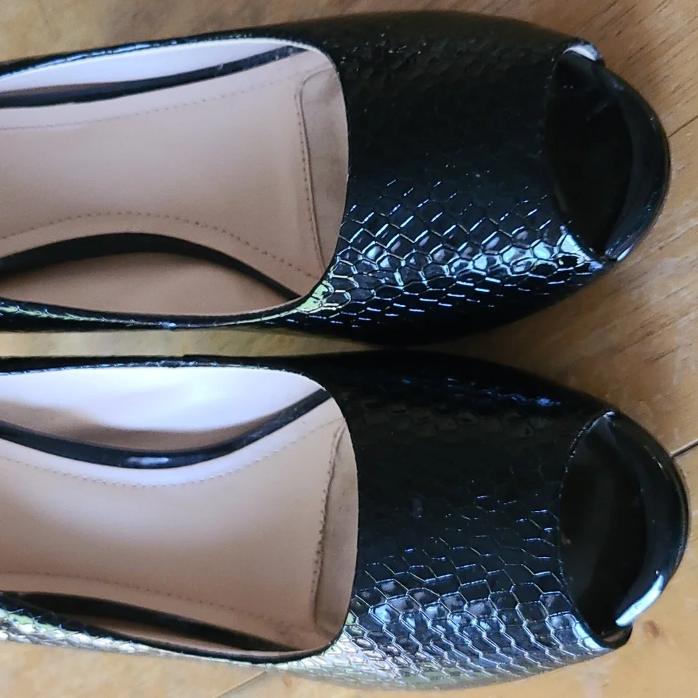 Peep toe Black Patent heels - Picture 4 of 8